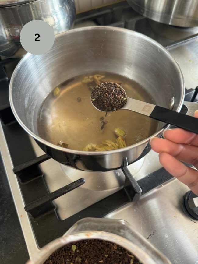 teaspoon of black tea to be put into water